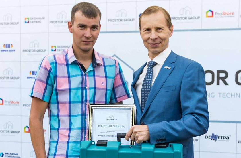 Компания «Ворота Центр» поздравила строителей с профессиональным праздником Компания «Ворота Центр» поздравила строителей с профессиональным праздником